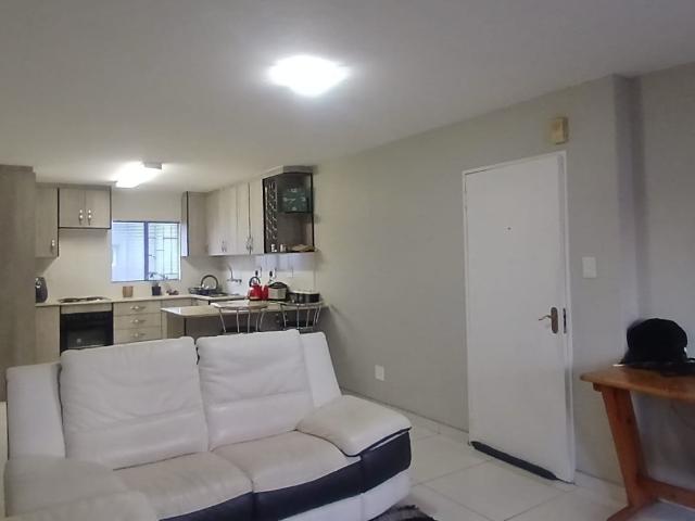 2 Bedroom Apartment / Flat To Rent in Verwoerdpark