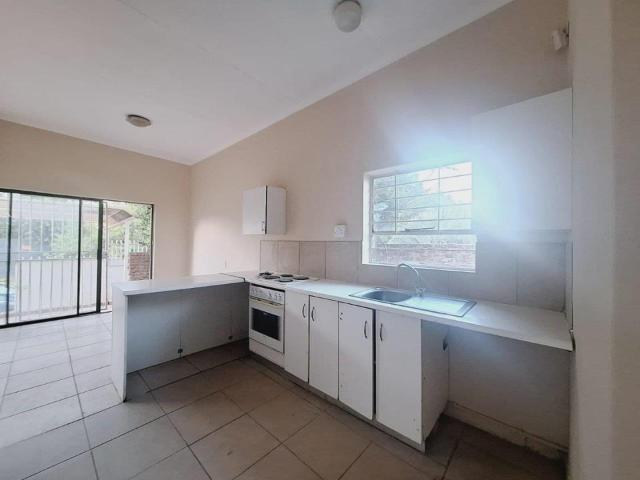 2 Bedroom Apartment / Flat to Rent in Waterkloof Heights