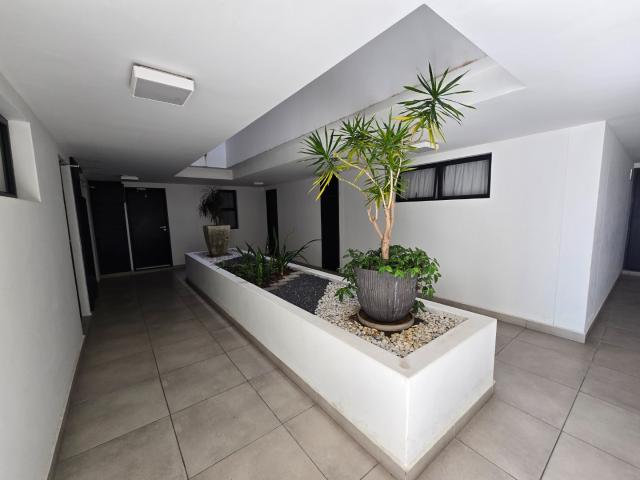 2 Bedroom Apartment / Flat To Rent in Waves Edge