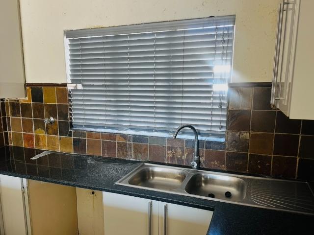 2 Bedroom Apartment / Flat To Rent in Weltevreden Park