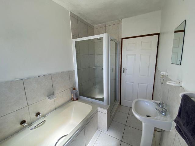 2 Bedroom Apartment / Flat To Rent in West Bank