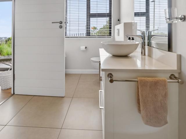 2 Bedroom Apartment / Flat To Rent in Whale Rock Heights
