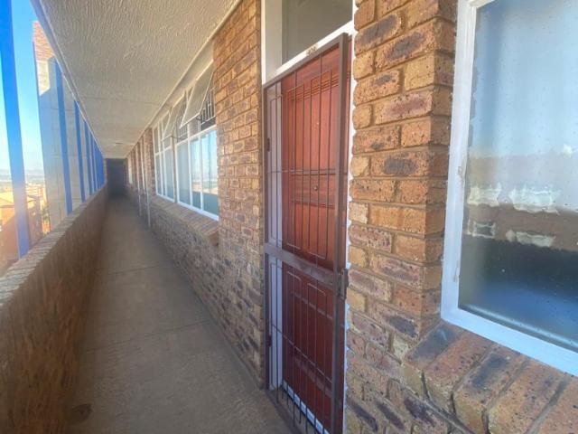 2 Bedroom Apartment / Flat To Rent in Wonderboom South