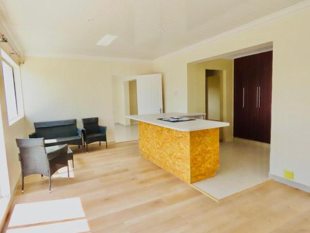 2 Bedroom Apartment / Flat To Rent in Zeekoevlei