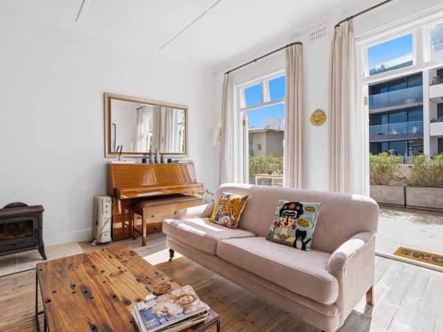2 Bedroom Apartment / Flat To Rent in Bantry Bay