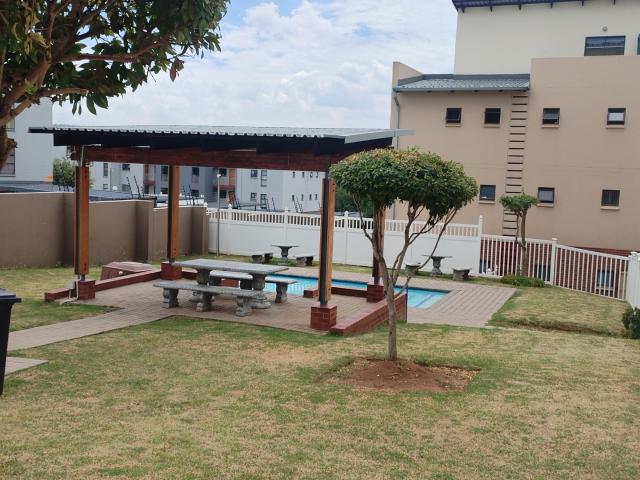 2 Bedroom Apartment / Flat To Rent in Barbeque Downs