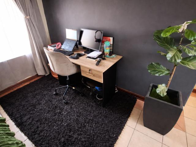 2 Bedroom Apartment / Flat To Rent in Bendor