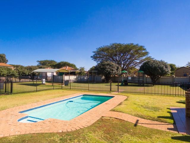 2 Bedroom Apartment / Flat To Rent in Bergbron
