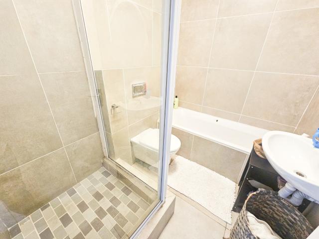 2 Bedroom Apartment / Flat To Rent in Big Bay
