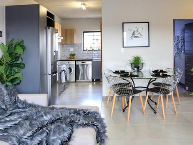 2 Bedroom Apartment / Flat to Rent in Blue Hills Ah