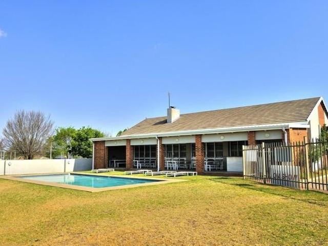 2 Bedroom Apartment / Flat to Rent in Blue Hills