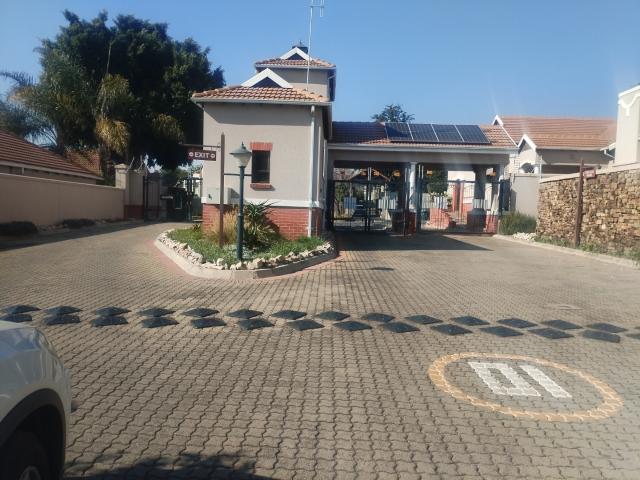 2 Bedroom Apartment / Flat To Rent in Broadacres