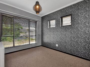 2 Bedroom Apartment / Flat To Rent in Bryanston East