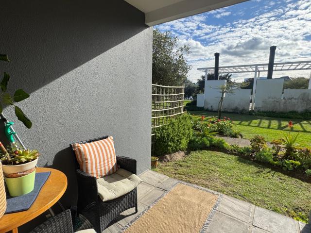 2 Bedroom Apartment / Flat To Rent in Burgundy Estate