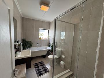 2 Bedroom Apartment / Flat To Rent in De Velde