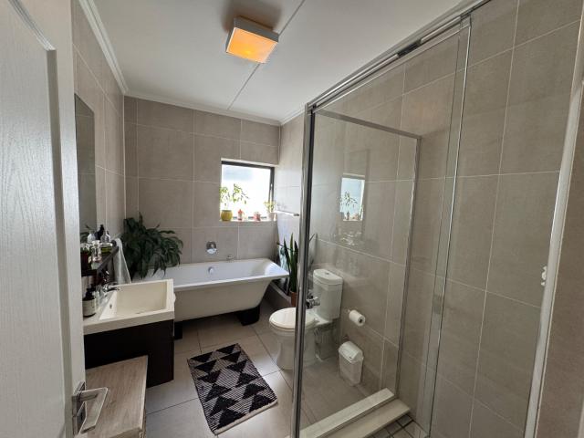 2 Bedroom Apartment / Flat To Rent in De Velde