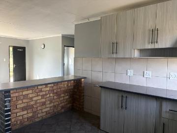 2 Bedroom Apartment / Flat To Rent in De Deur