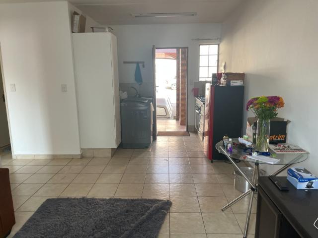 2 Bedroom Apartment / Flat To Rent in Edenvale Central