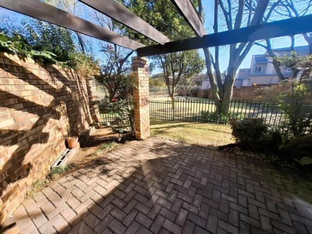 2 Bedroom Apartment / Flat to Rent in Garsfontein