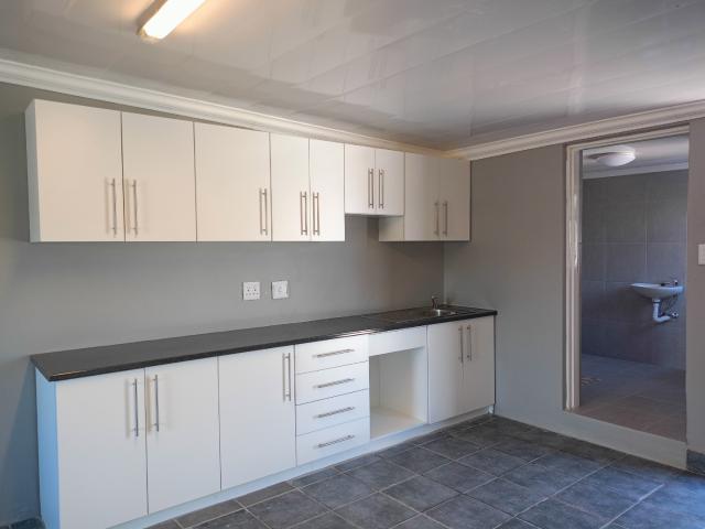 2 Bedroom Apartment / Flat To Rent in Grassy Park