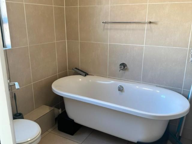 2 Bedroom Apartment / Flat To Rent in Greenstone Hill