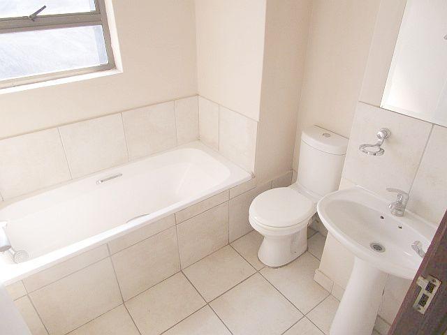 2 Bedroom Apartment / Flat To Rent in Greenstone Hill