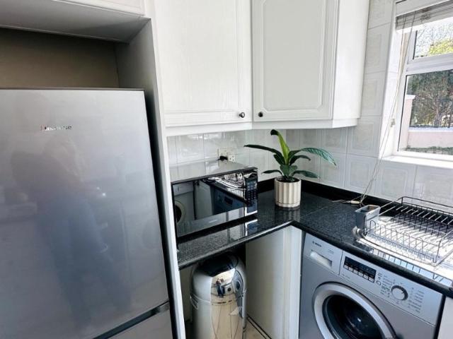 2 Bedroom Apartment / Flat To Rent in Heldervue
