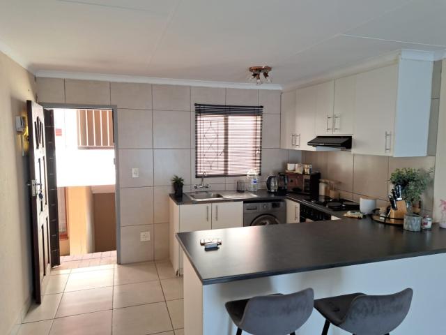 2 Bedroom Apartment / Flat To Rent in Helderkruin