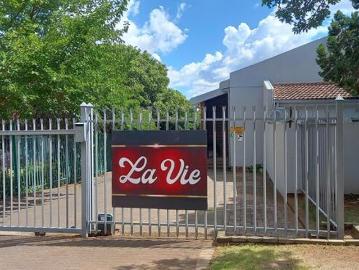 2 Bedroom Apartment / Flat to Rent in Langenhovenpark