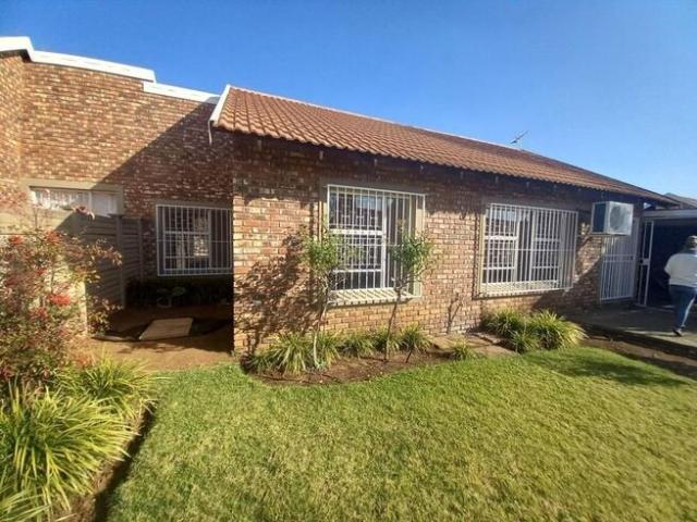 2 Bedroom Apartment / Flat to Rent in Langenhovenpark