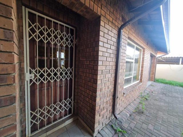 2 Bedroom Apartment / Flat to Rent in Lennoxton