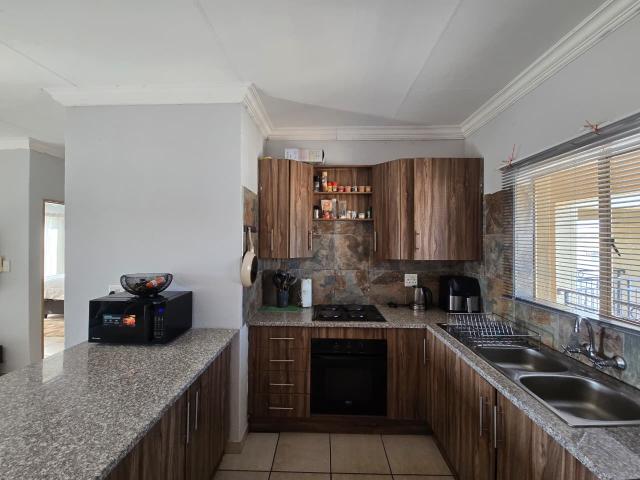 2 Bedroom Apartment / Flat To Rent in Lephalale