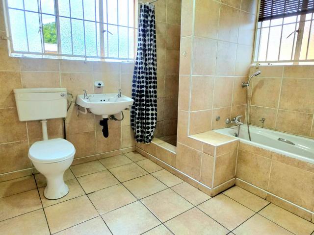 2 Bedroom Apartment / Flat To Rent in Mayberry Park