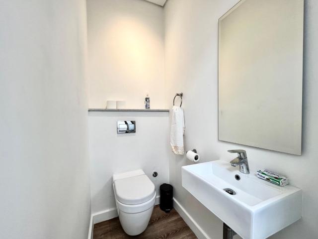 2 Bedroom Apartment / Flat To Rent in Menlo Park