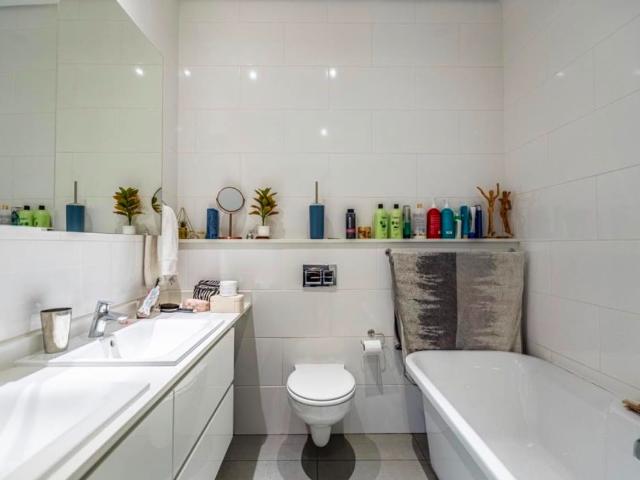 2 Bedroom Apartment / Flat To Rent in Menlo Park
