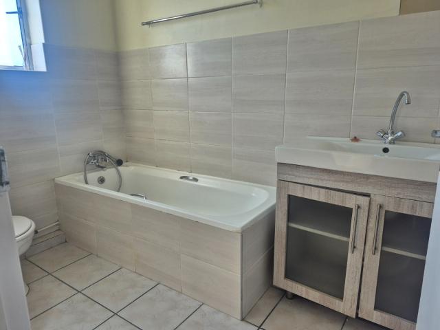 2 Bedroom Apartment / Flat To Rent in Melkbosstrand Central