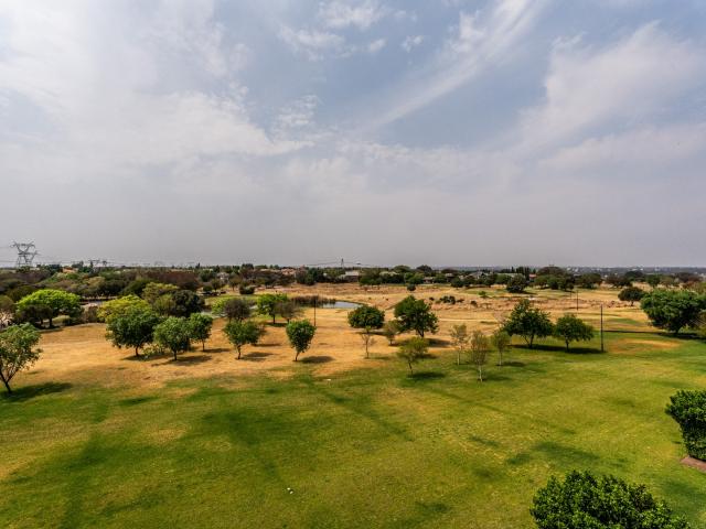 2 Bedroom Apartment / Flat To Rent in Midstream Estate