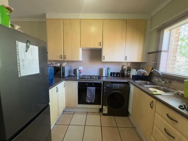 2 Bedroom Apartment / Flat To Rent in Mooikloof