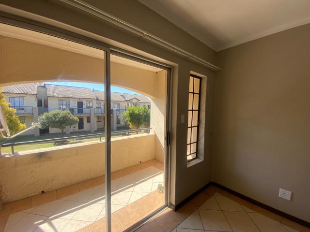 2 Bedroom Apartment / Flat To Rent in Mooikloof