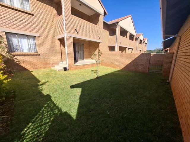 2 Bedroom Apartment / Flat to Rent in Mooikloof Ridge