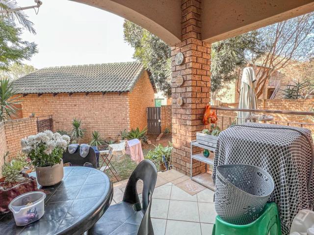 2 Bedroom Apartment / Flat To Rent in Moreleta Park