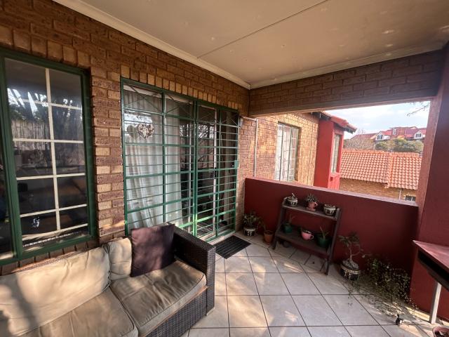 2 Bedroom Apartment / Flat To Rent in Moreleta Park