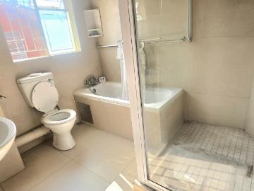 2 Bedroom Apartment / Flat To Rent in New Redruth