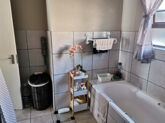 2 Bedroom Apartment / Flat To Rent in Noordhang