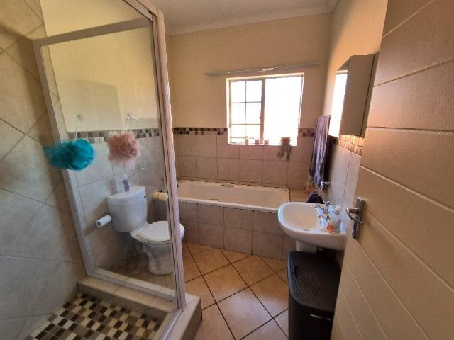 2 Bedroom Apartment / Flat To Rent in Olympus AH