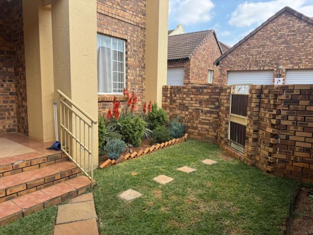 2 Bedroom Apartment / Flat To Rent in Olympus AH