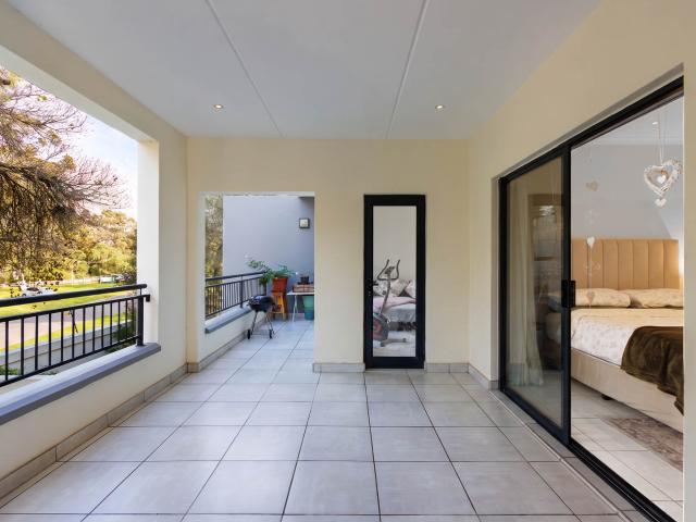 2 Bedroom Apartment / Flat To Rent in Paardevlei