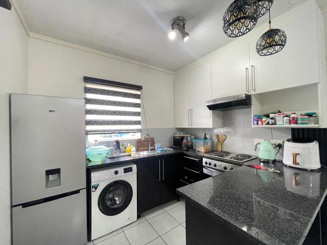 2 Bedroom Apartment / Flat To Rent in Paulshof