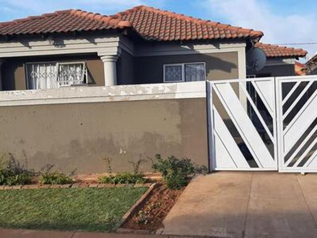 2 Bedroom Apartment / Flat to Rent in Protea Glen