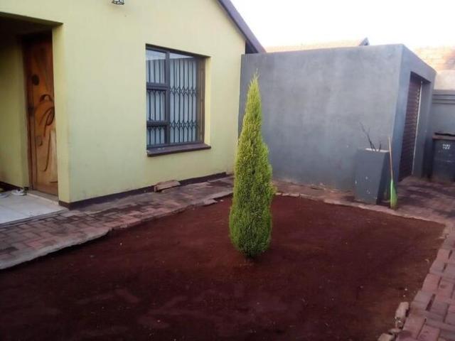 2 Bedroom Apartment / Flat to Rent in Protea Glen